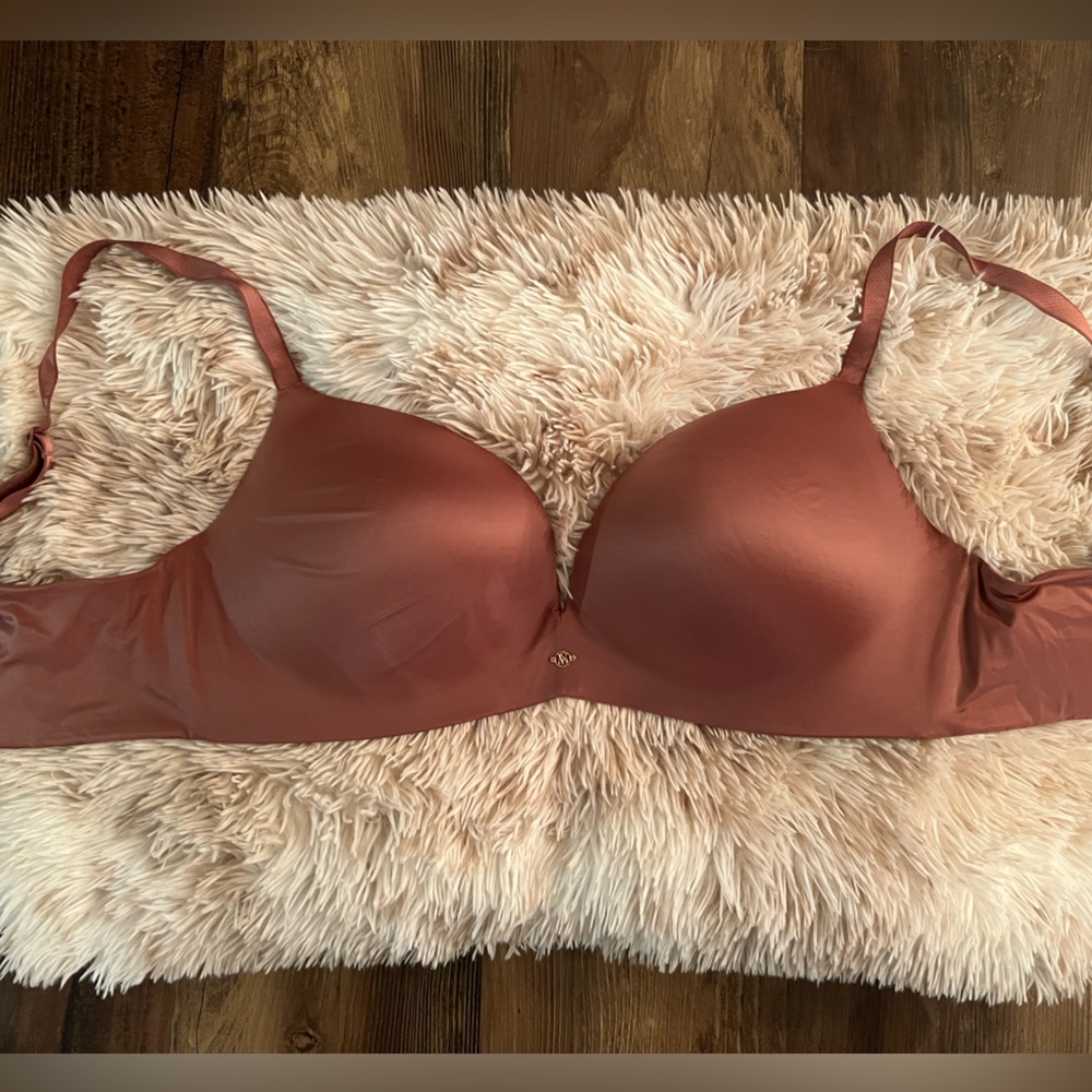 Victoria secret so obsessed push up bra. Wireless. 36DD